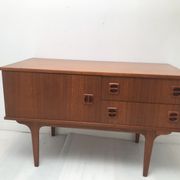 Scandinavian 60s row with spindle feet