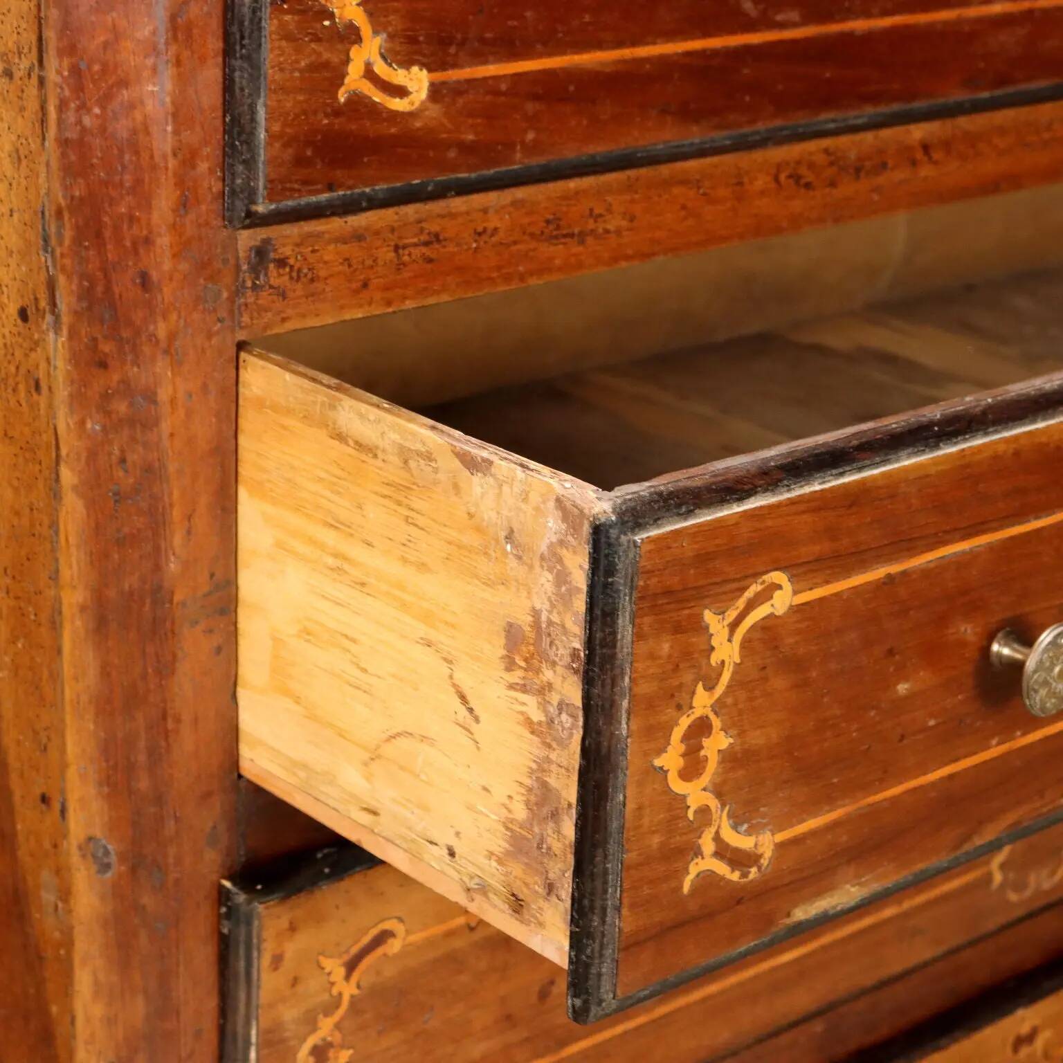 Commode ancienne en noyer 4 tiroirs Italie XVIIIe siècle
