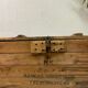 Coffre industriel vintage en bois