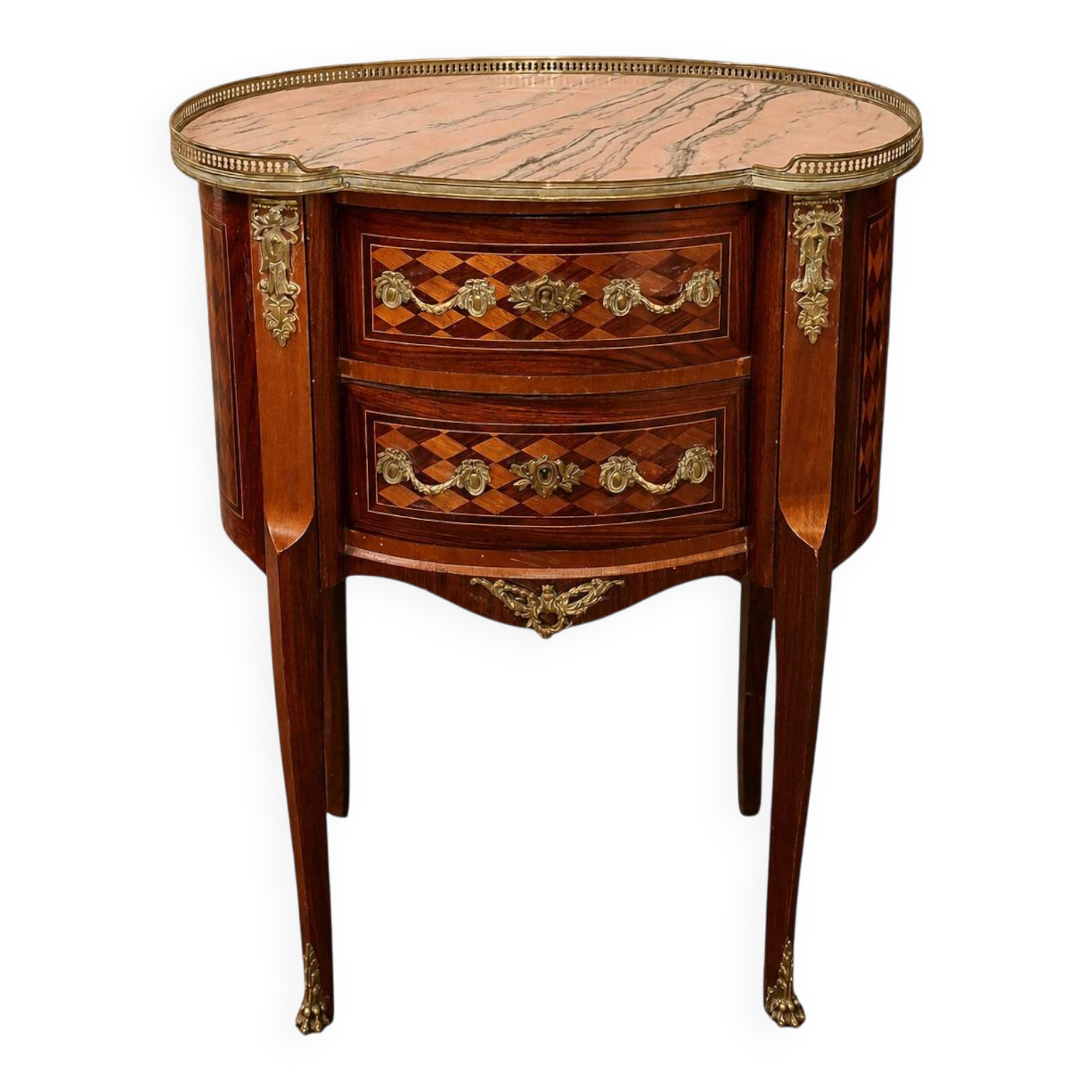 Commode sauteuse de forme rognon en marqueterie, marbre rose et bronzes