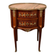 Commode sauteuse de forme rognon en marqueterie, marbre rose et bronzes