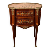Commode sauteuse de forme rognon en marqueterie, marbre rose et bronzes