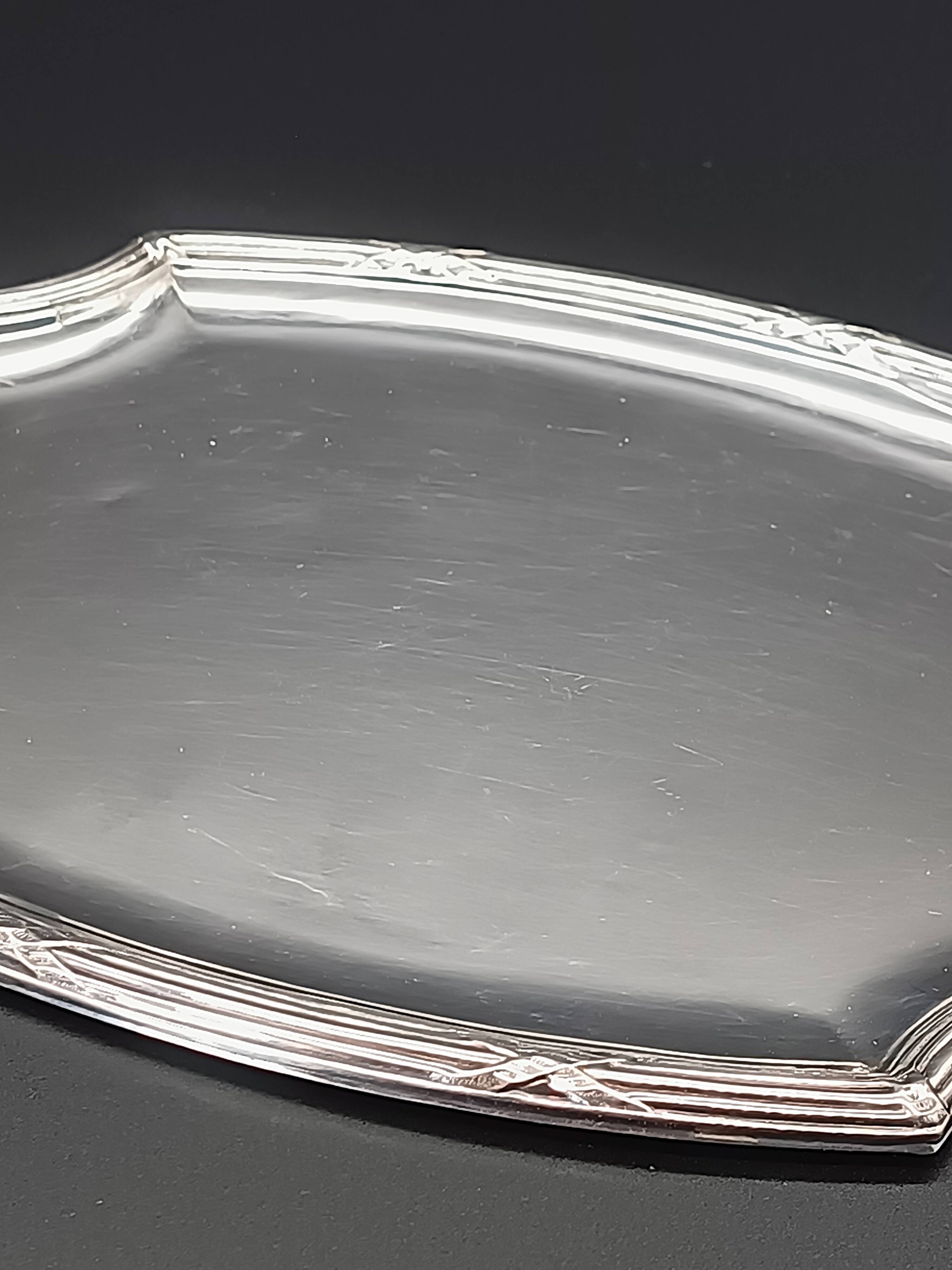 Refined small serving tray or rectangular catch-all with rounded corners.