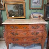 Commode galbée en bois précieux style Louis XV