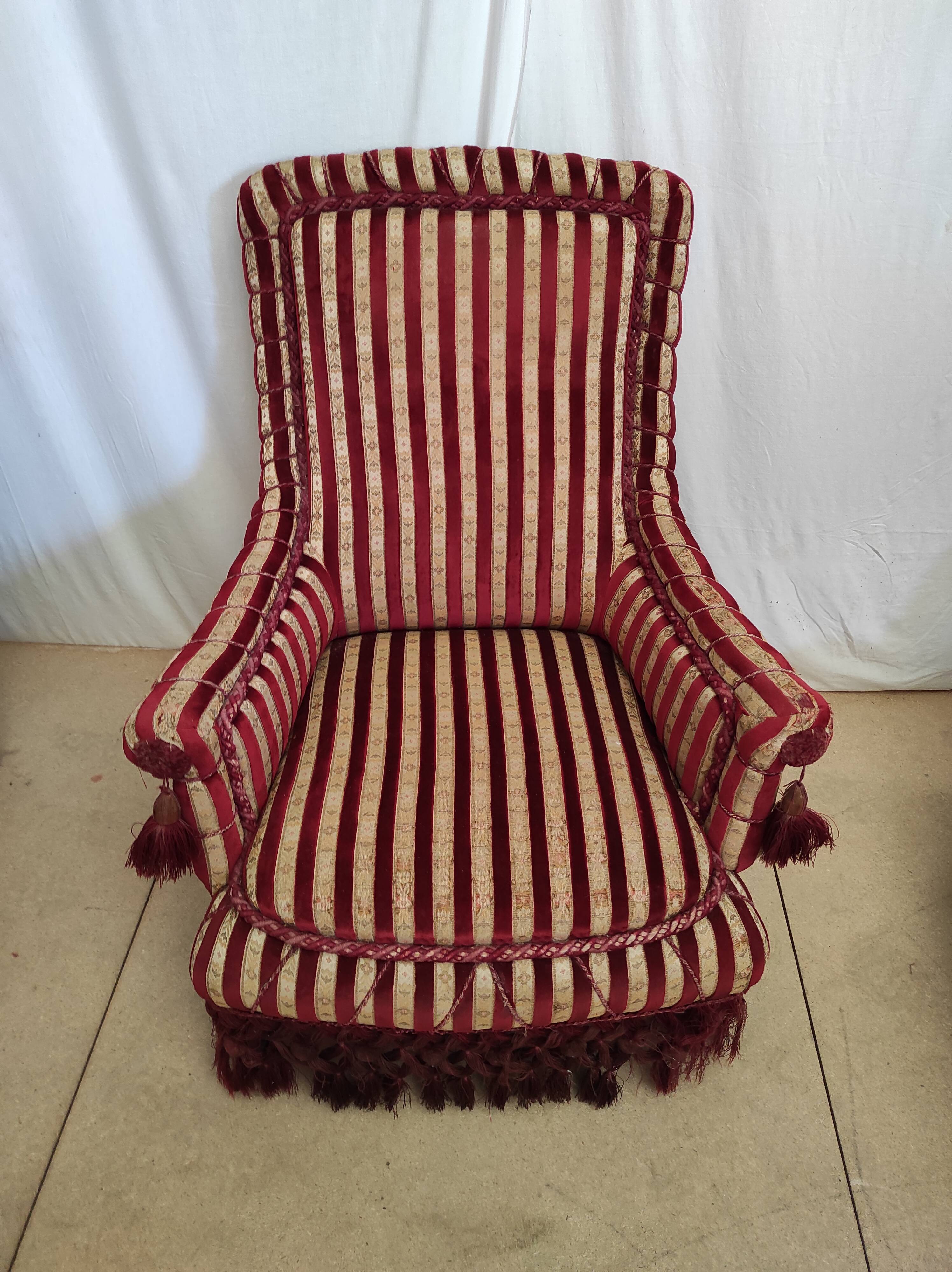 Salon Napoléon III in Jacquard-patterned velvet and trimnests
