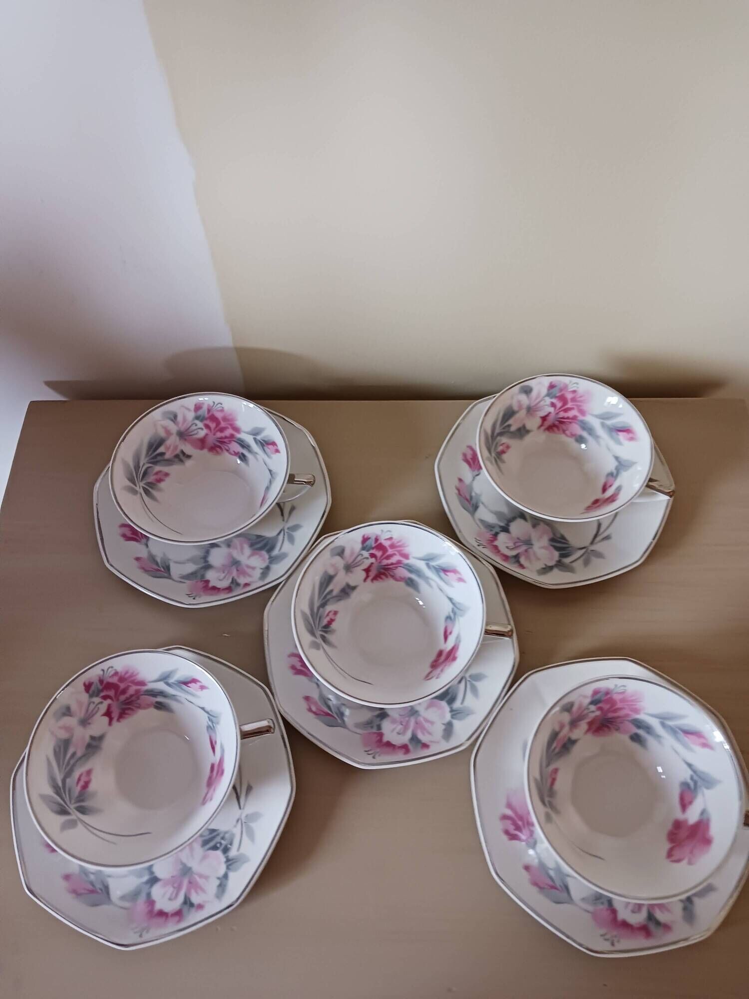 Tasses et sous tasses , années 50 .