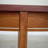 Extendable table with integrated Scandinavian style Self