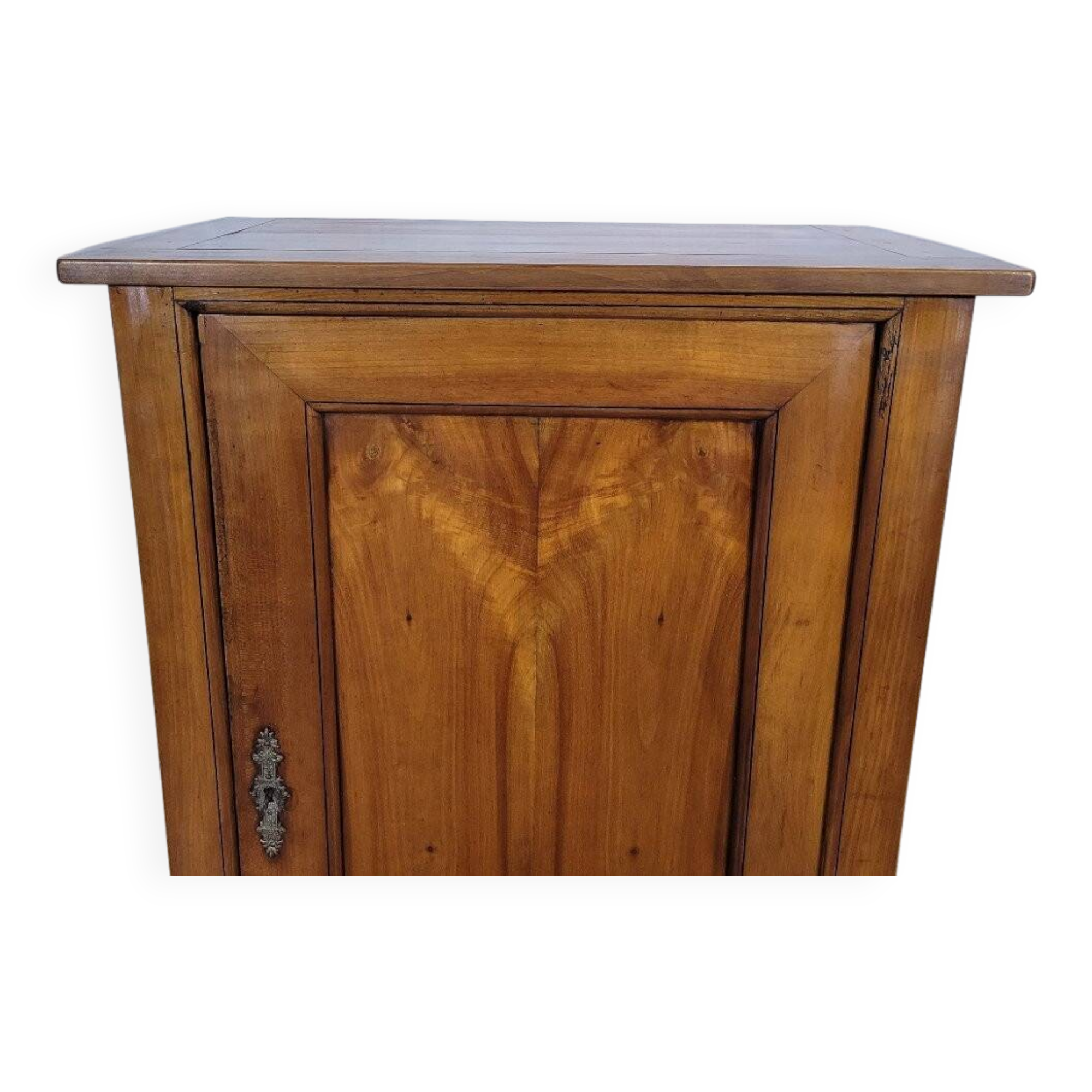 Small bonnetière bassette in cherry wood