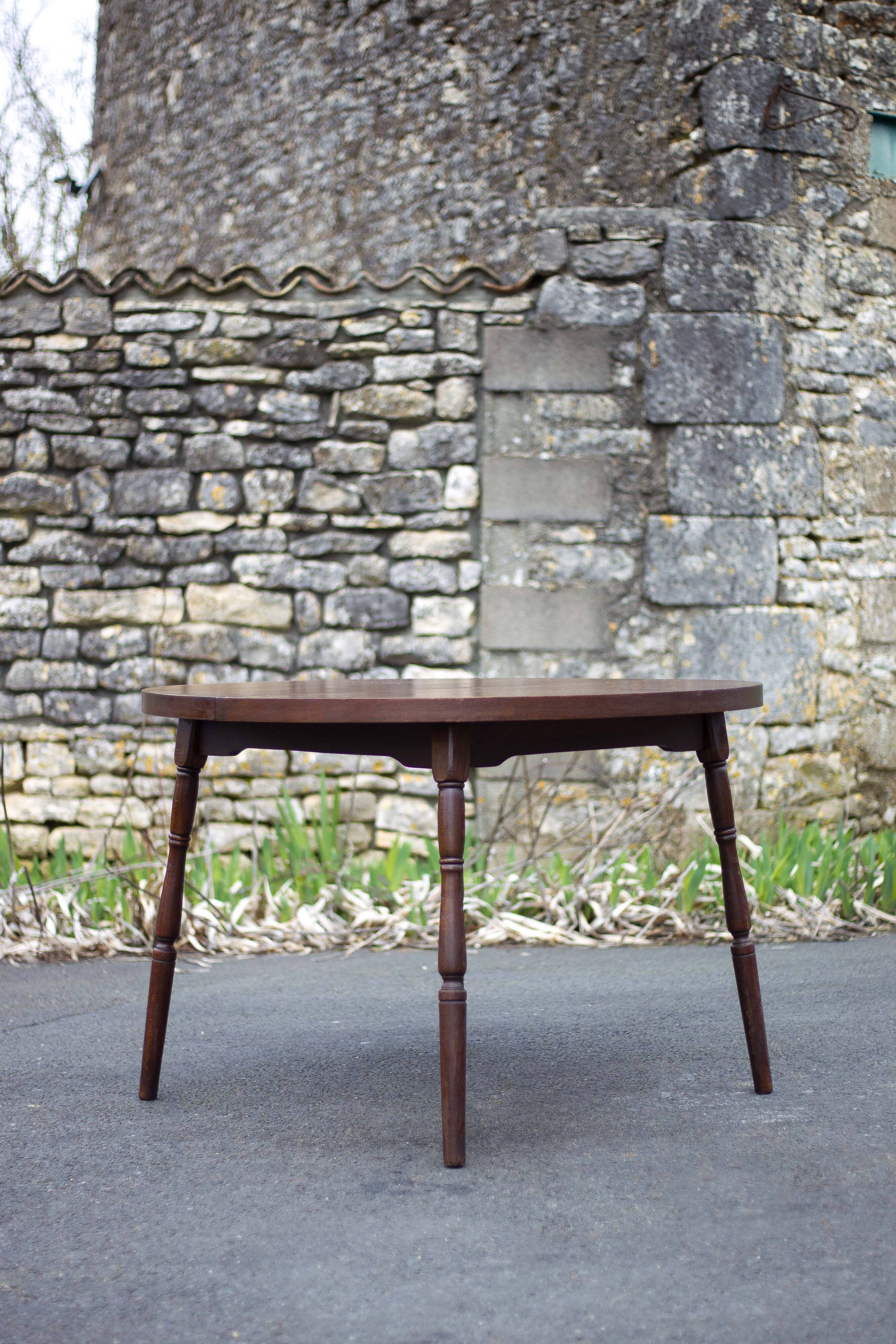 Round wooden table with 1 extension, wooden dining table, dining room table, kitchen table