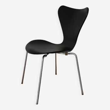 Chaise 3107 JACOBSEN « Fritz Hansen » noire