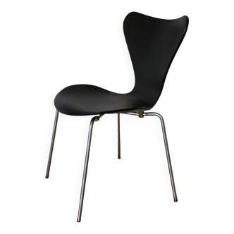 3107 JACOBSEN “Fritz Hansen” chair black