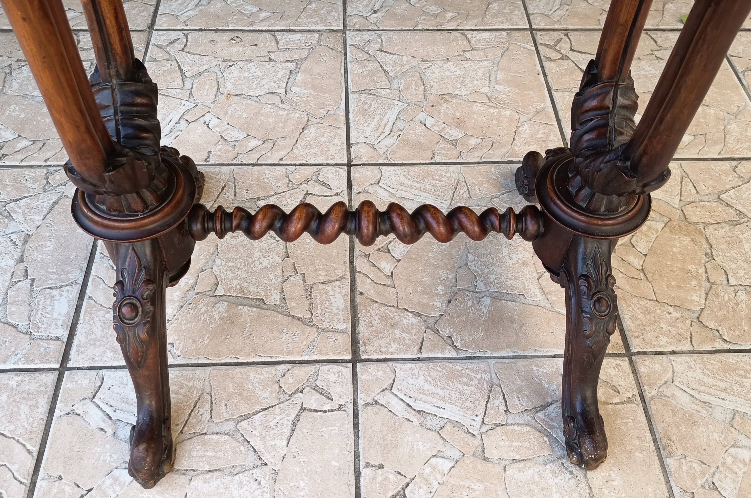 Davenport desk in marquetry walnut, Victorian period.