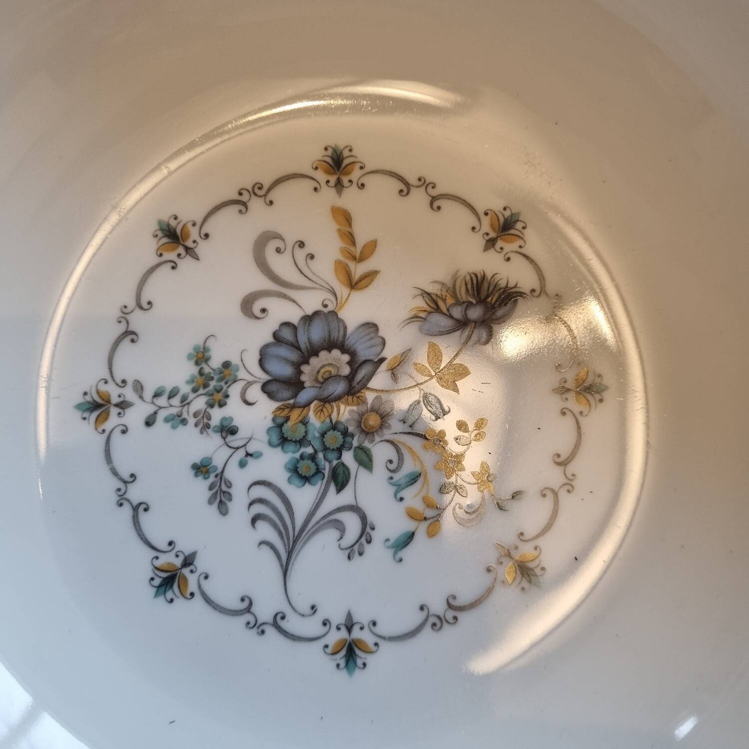 Table service of 108 pieces, Limoges porcelain, Sofafils
