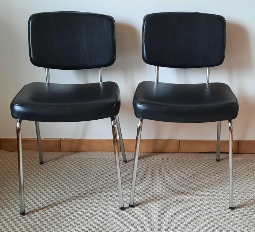 Lot of vintage chairs