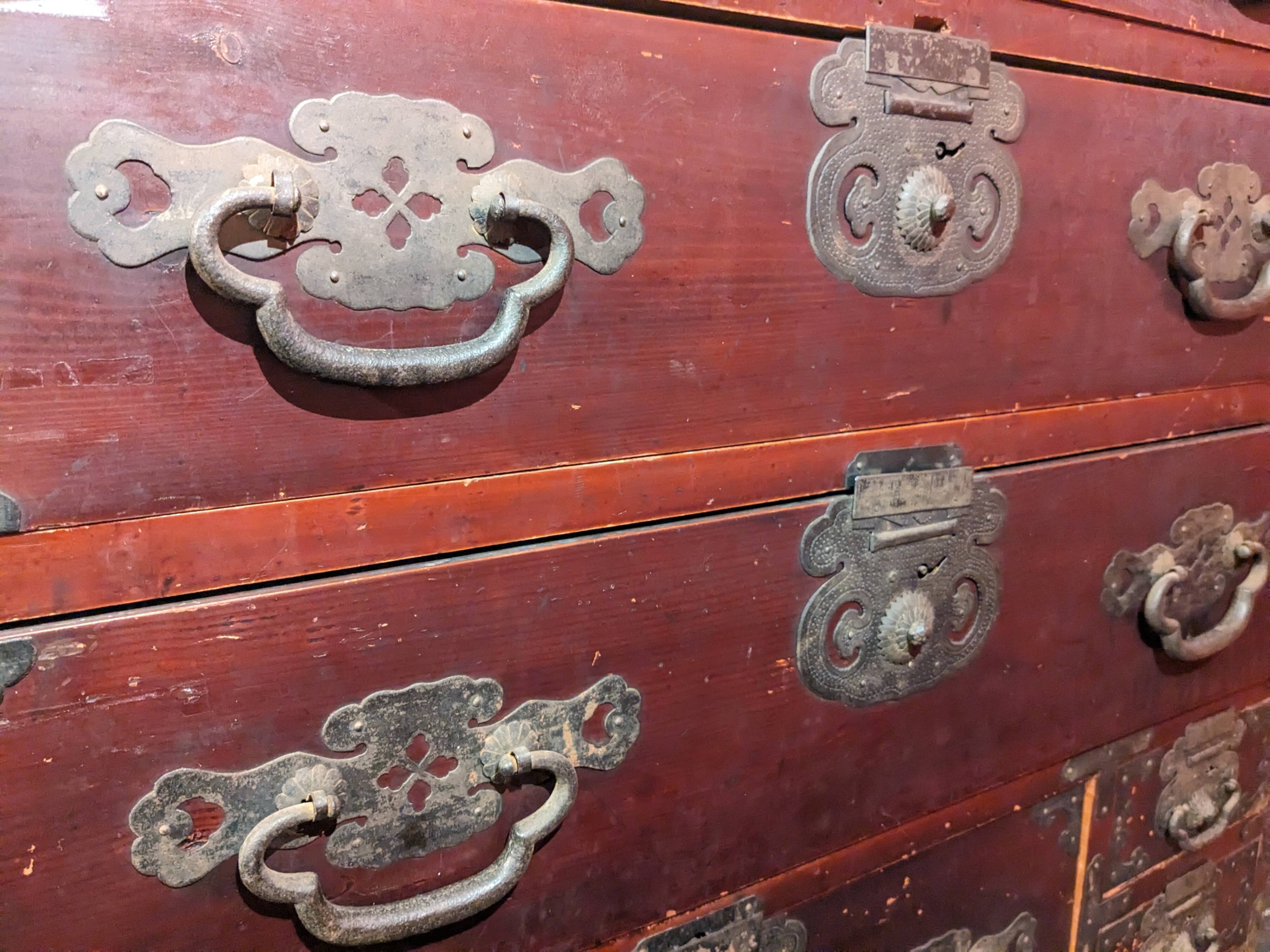 Commode japonaise (tansu) Japon, période Meiji circa 1860 -1900