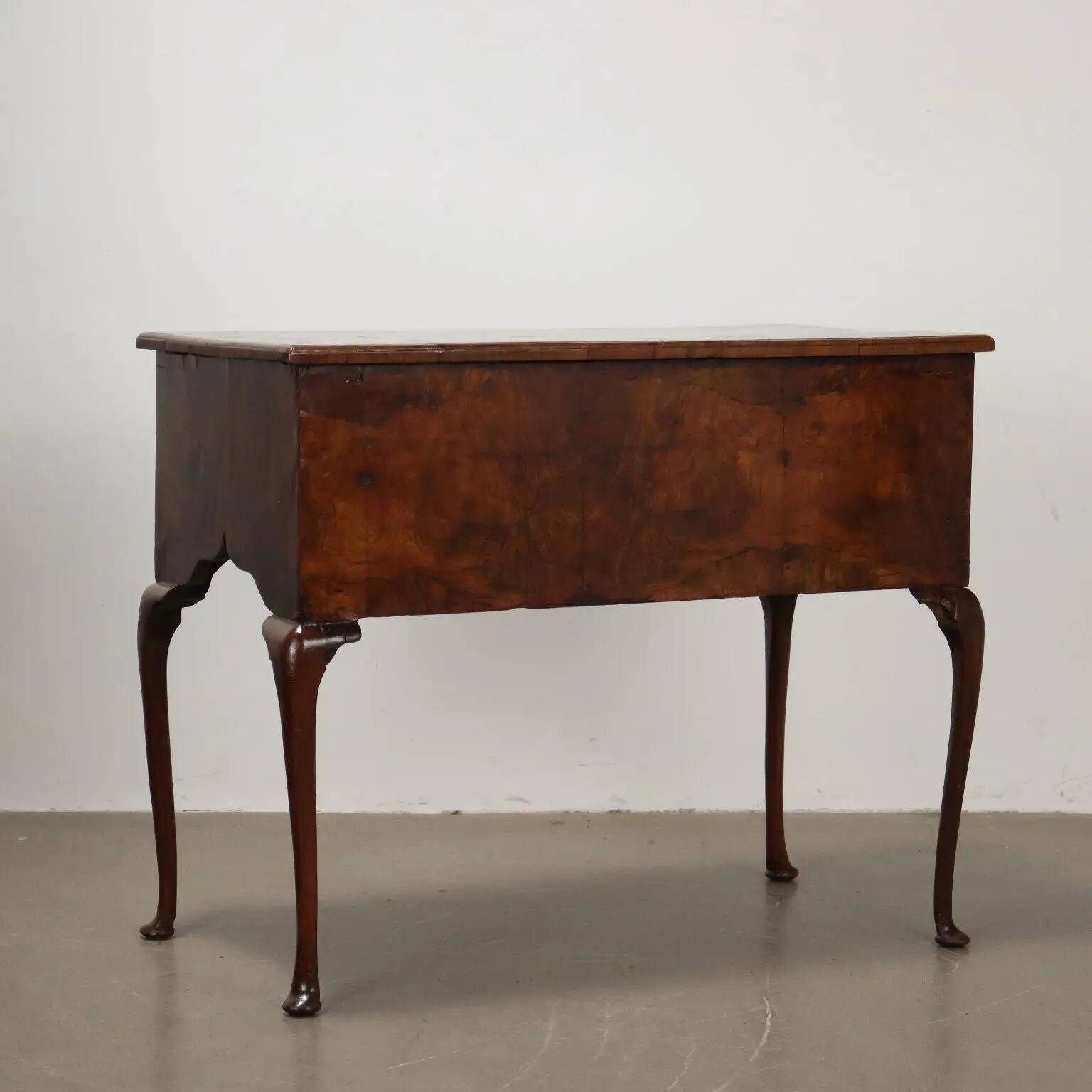 Antique Chippendale writing desk in walnut, oak, and fir, 18th century.
