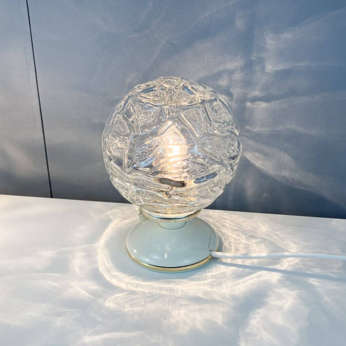 Lampes de chevet et suspension avec abat-jour en verre, par Graebe, années 1960, ensemble de 3