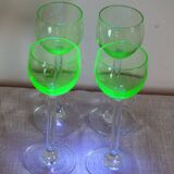 4 verres à liqueur anciens en ouraline