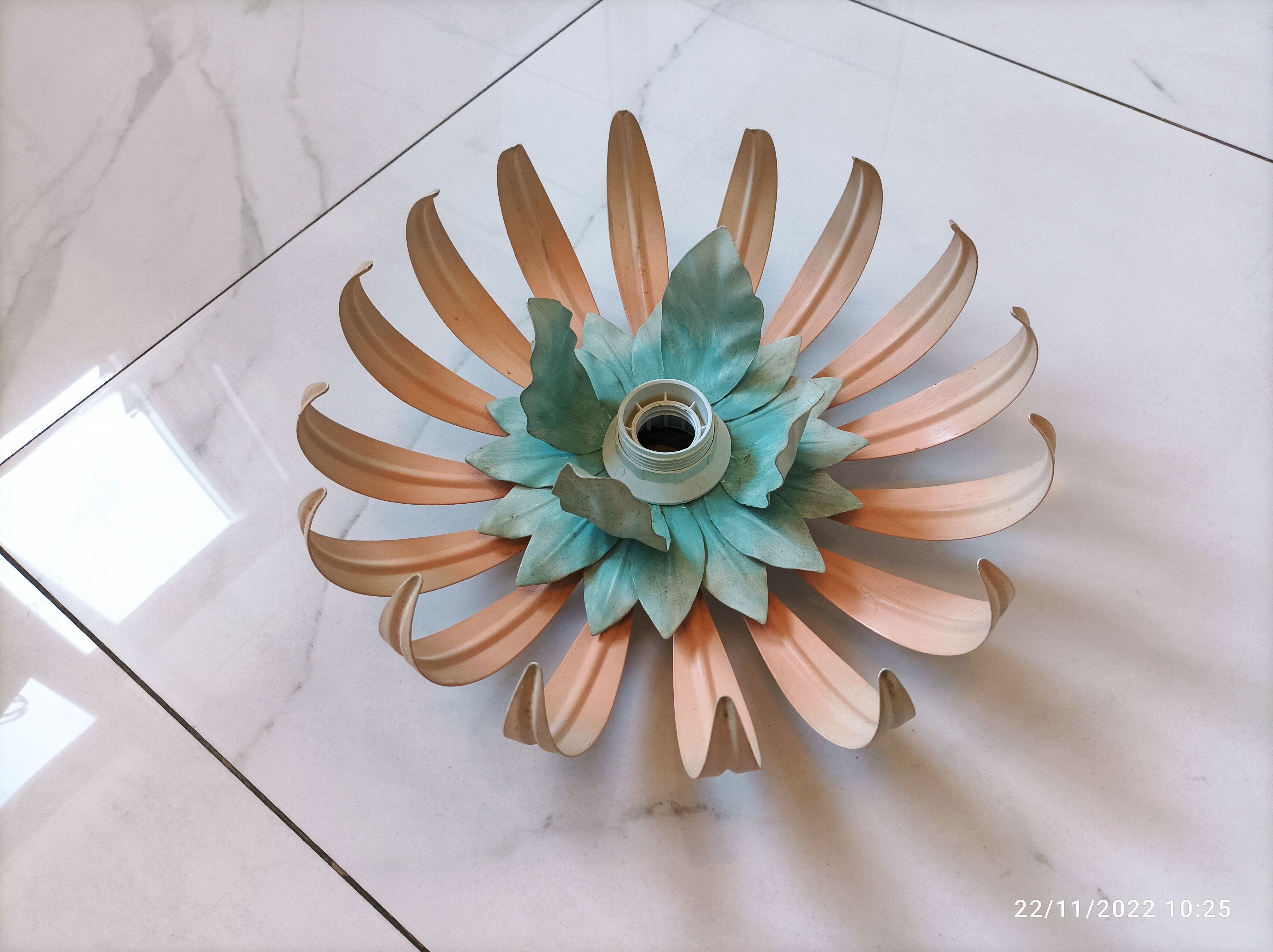 Flower wall lamp
