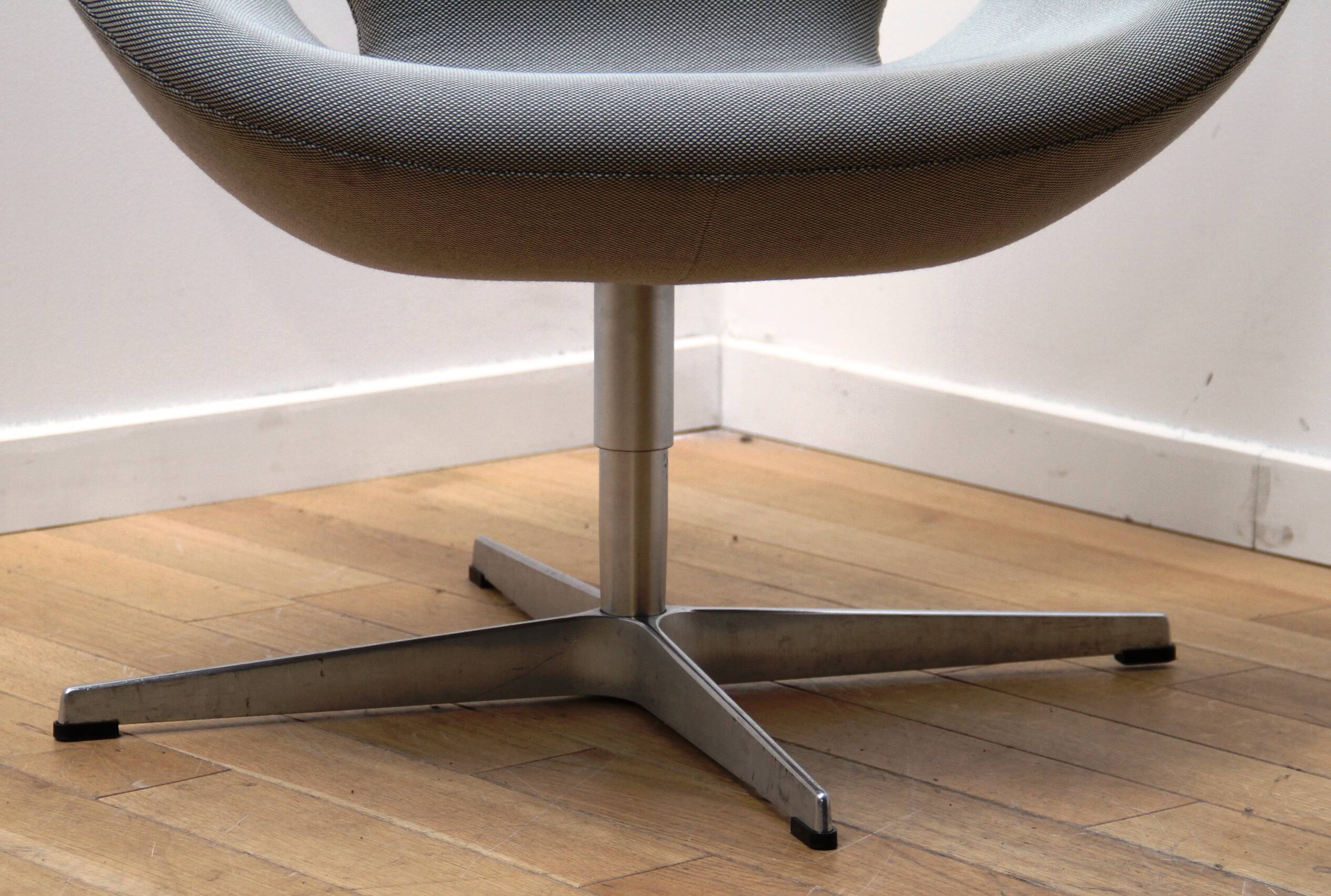 Pair of Swan Chair armchairs, Fritz Hansen