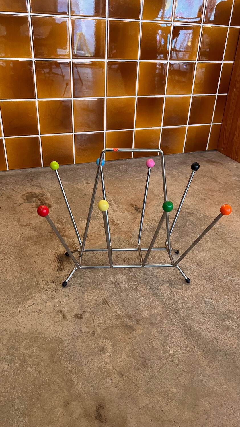 Sputnik magazine rack