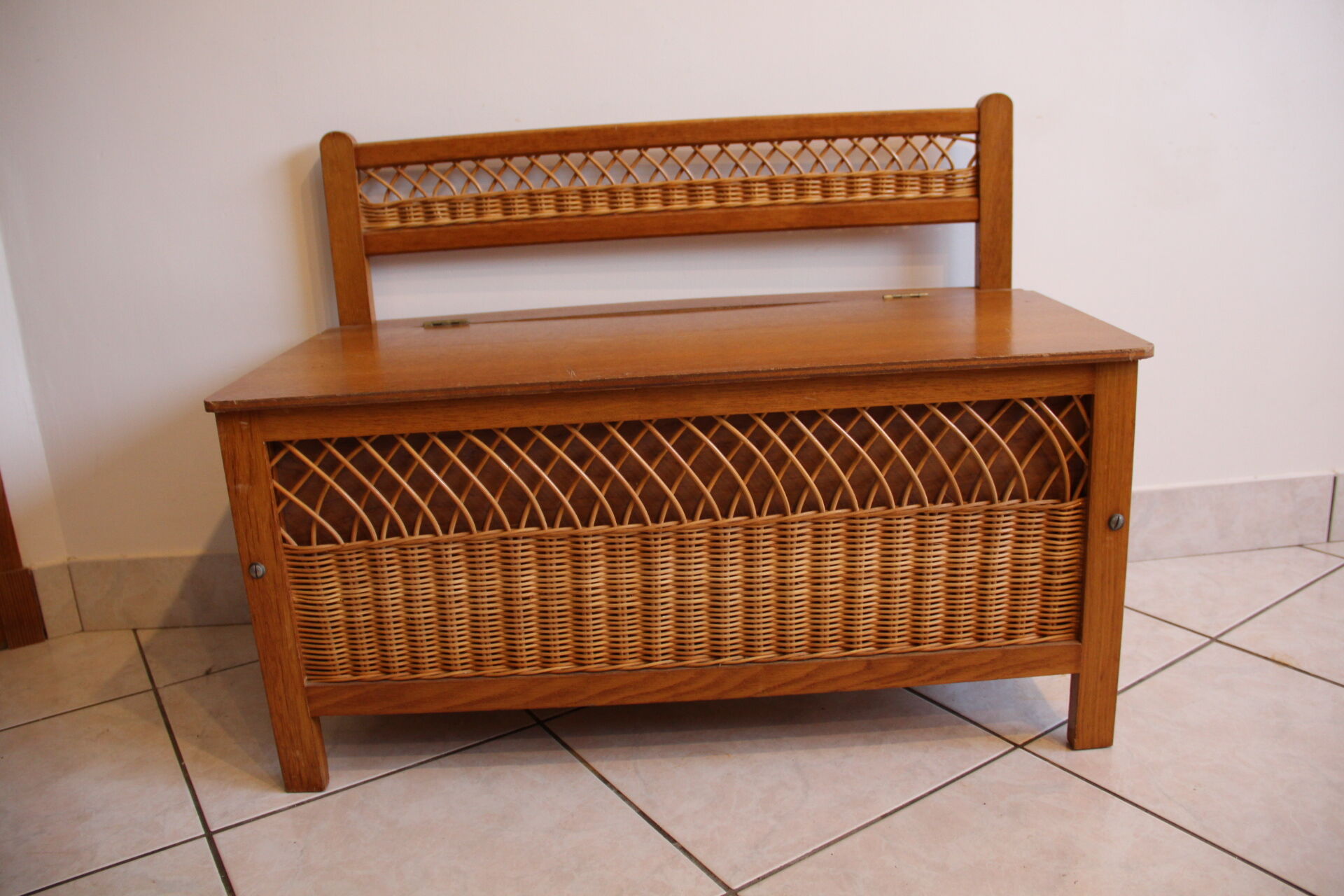 Chest bench with rattan
