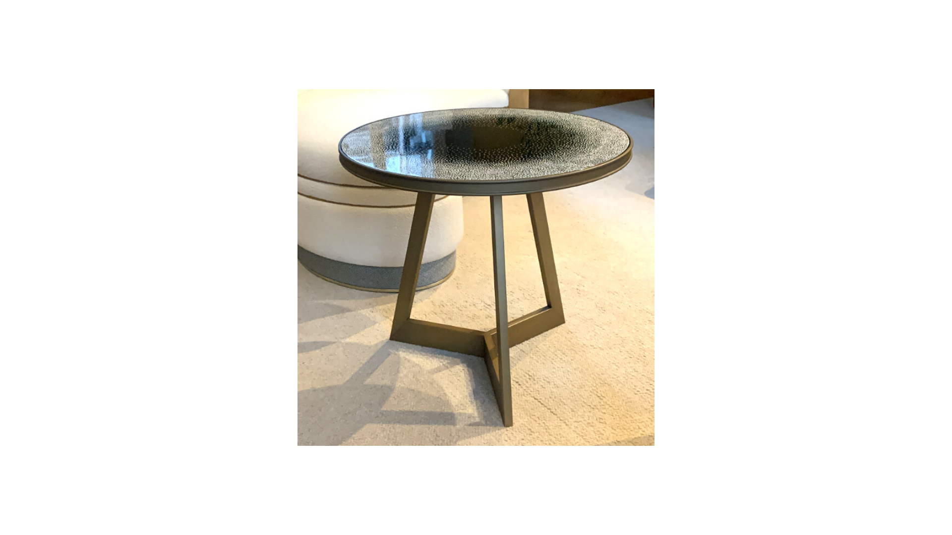 Treviso table in brass and red edition lacquer top