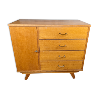 Scandinavian compass foot dresser