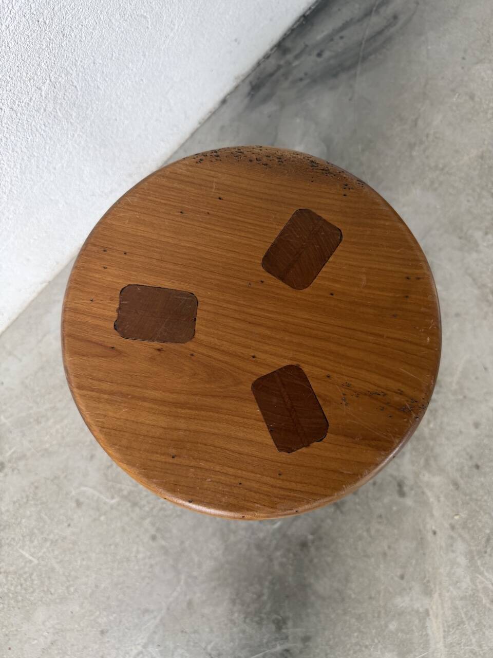 Tripod stool elm