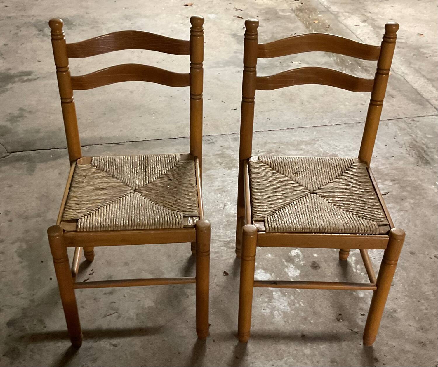 Paire de chaises bois et paille TBE