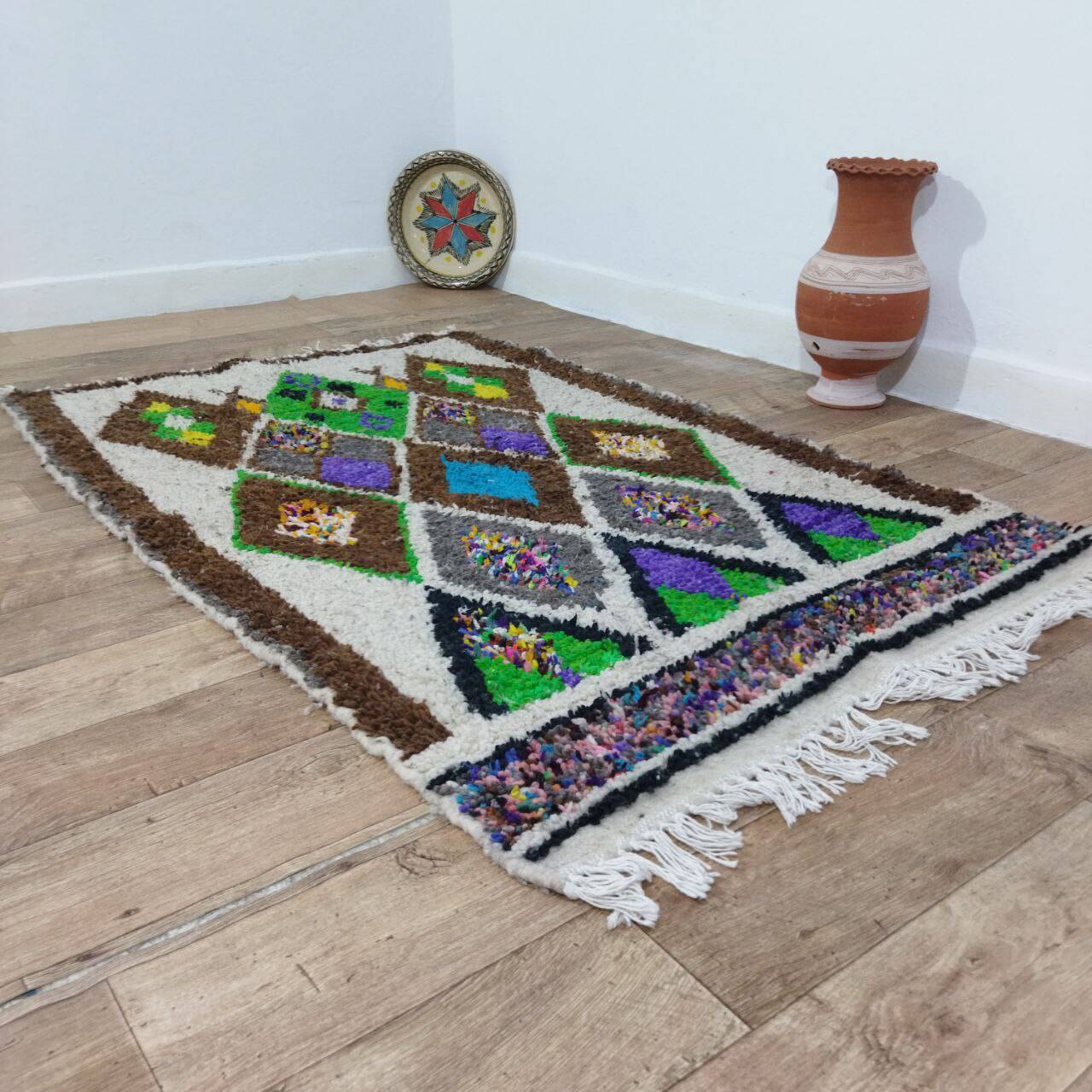 Handcrafted moroccan berber rug 178 x 114 cm