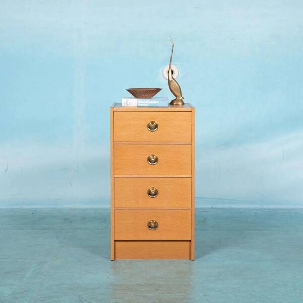 Coffre en chêne blond scandinave minimaliste, coffre moderne du milieu du siècle.