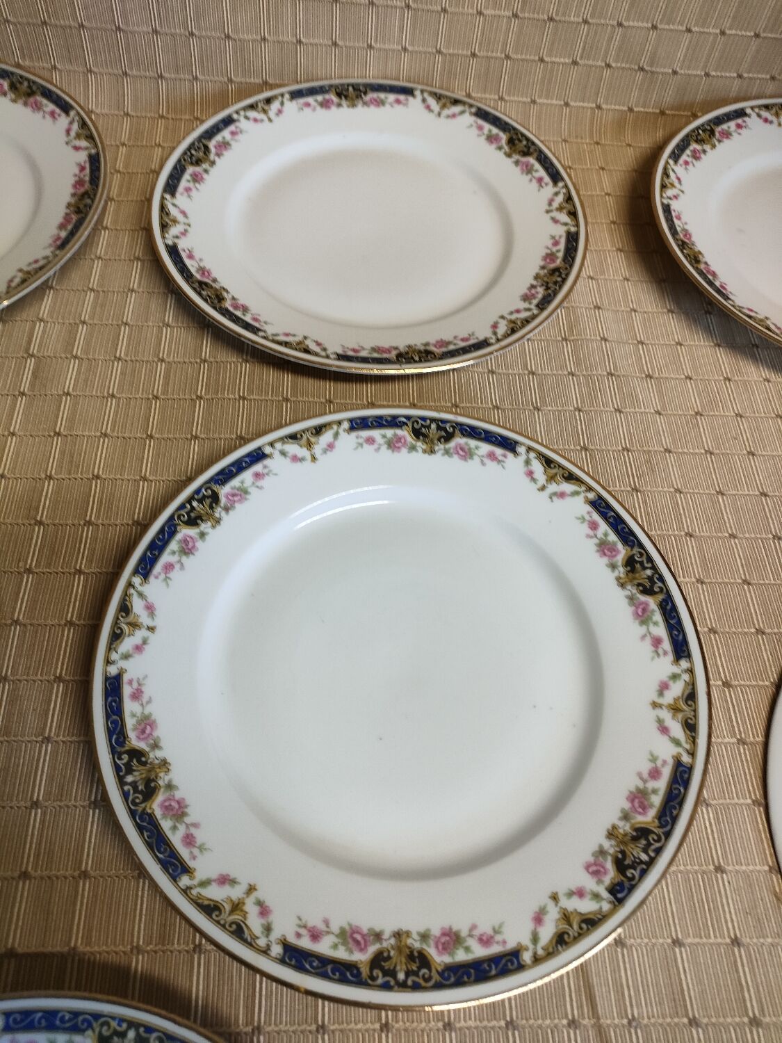 10 assiettes anciennes porcelaine de Limoges
