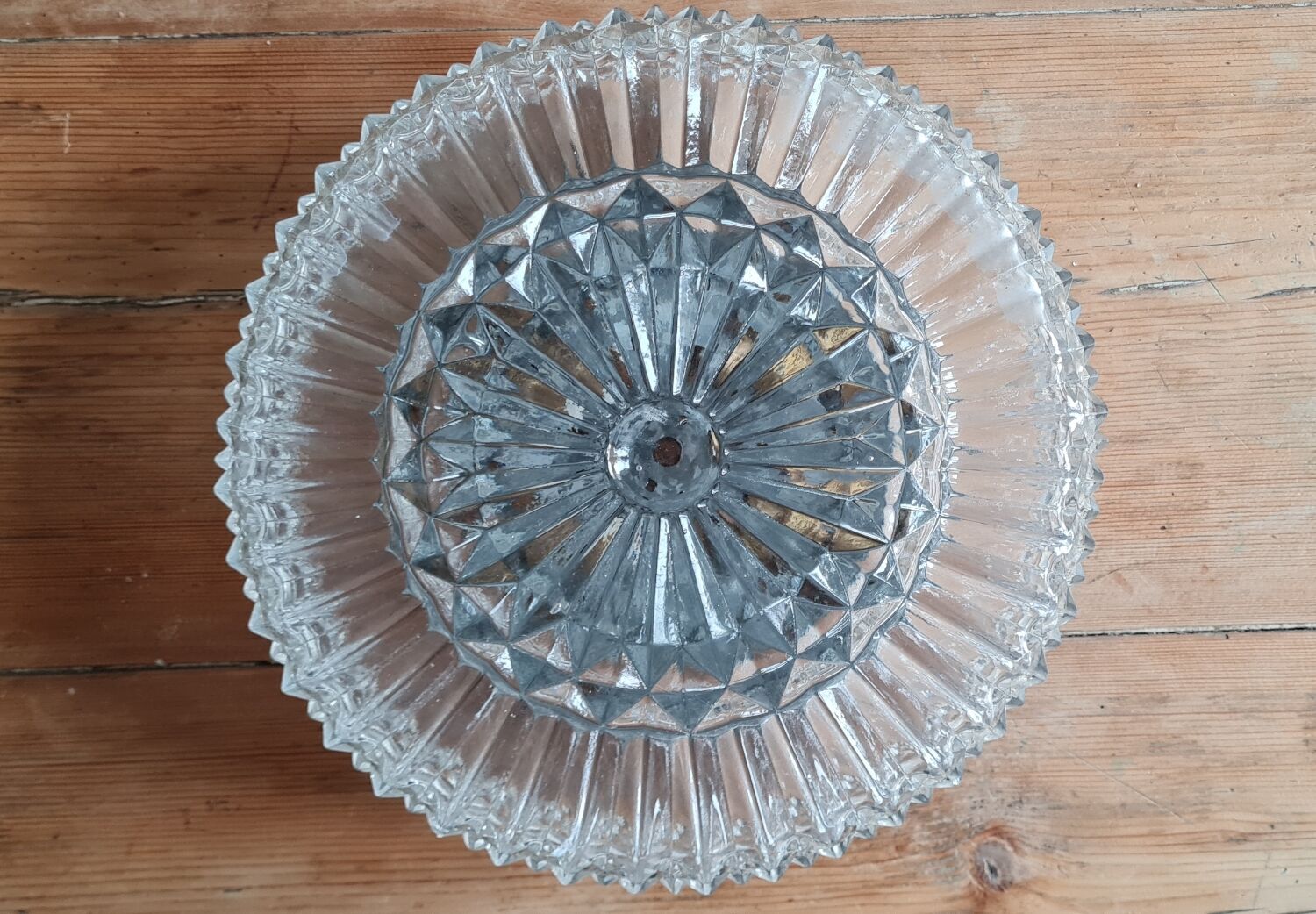 Plafonnier en verre ciselé