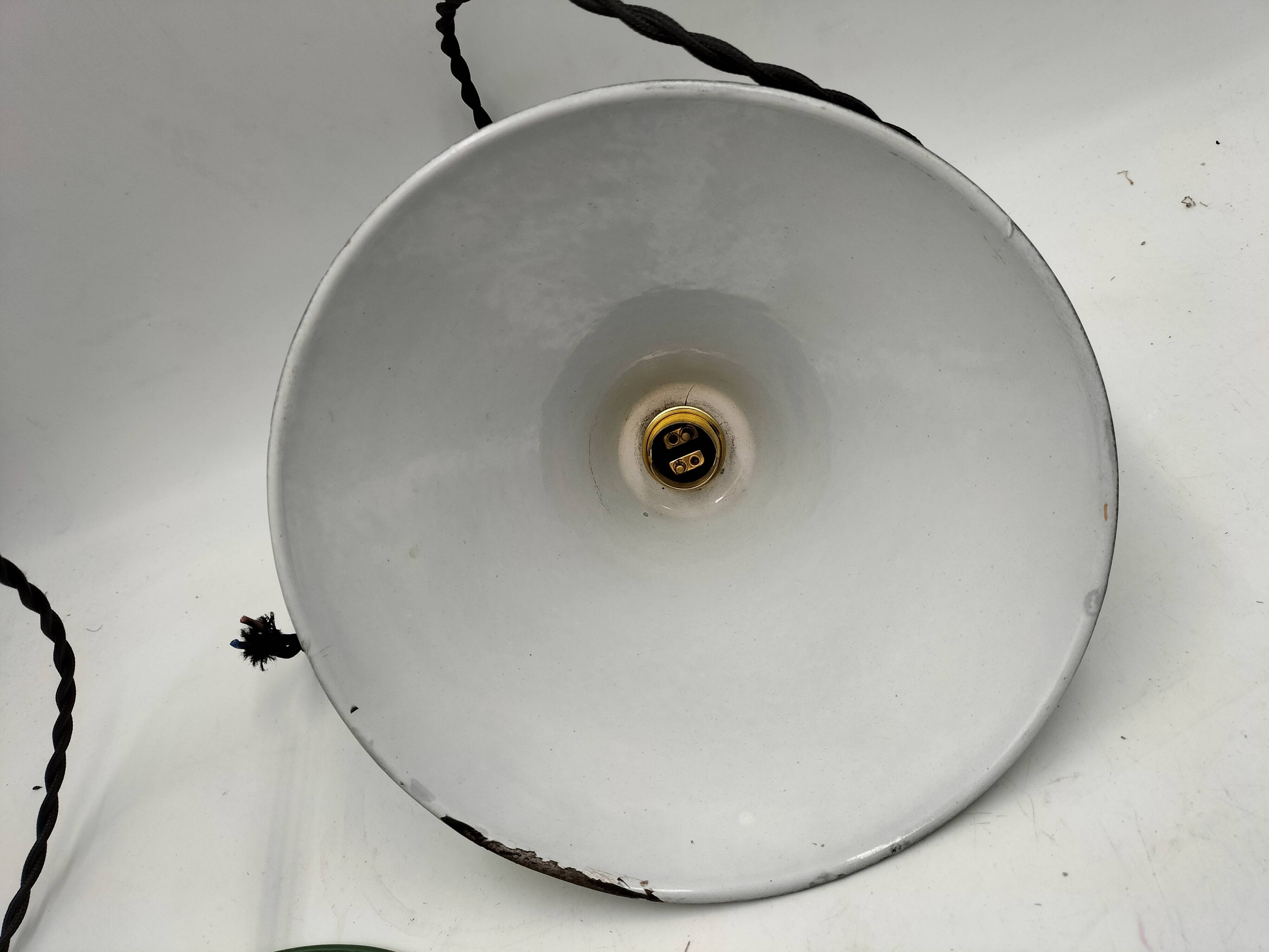 Enamelled sheet metal suspensions