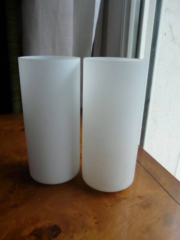 2 abat jour tulipes opaline blanche  année 50-60