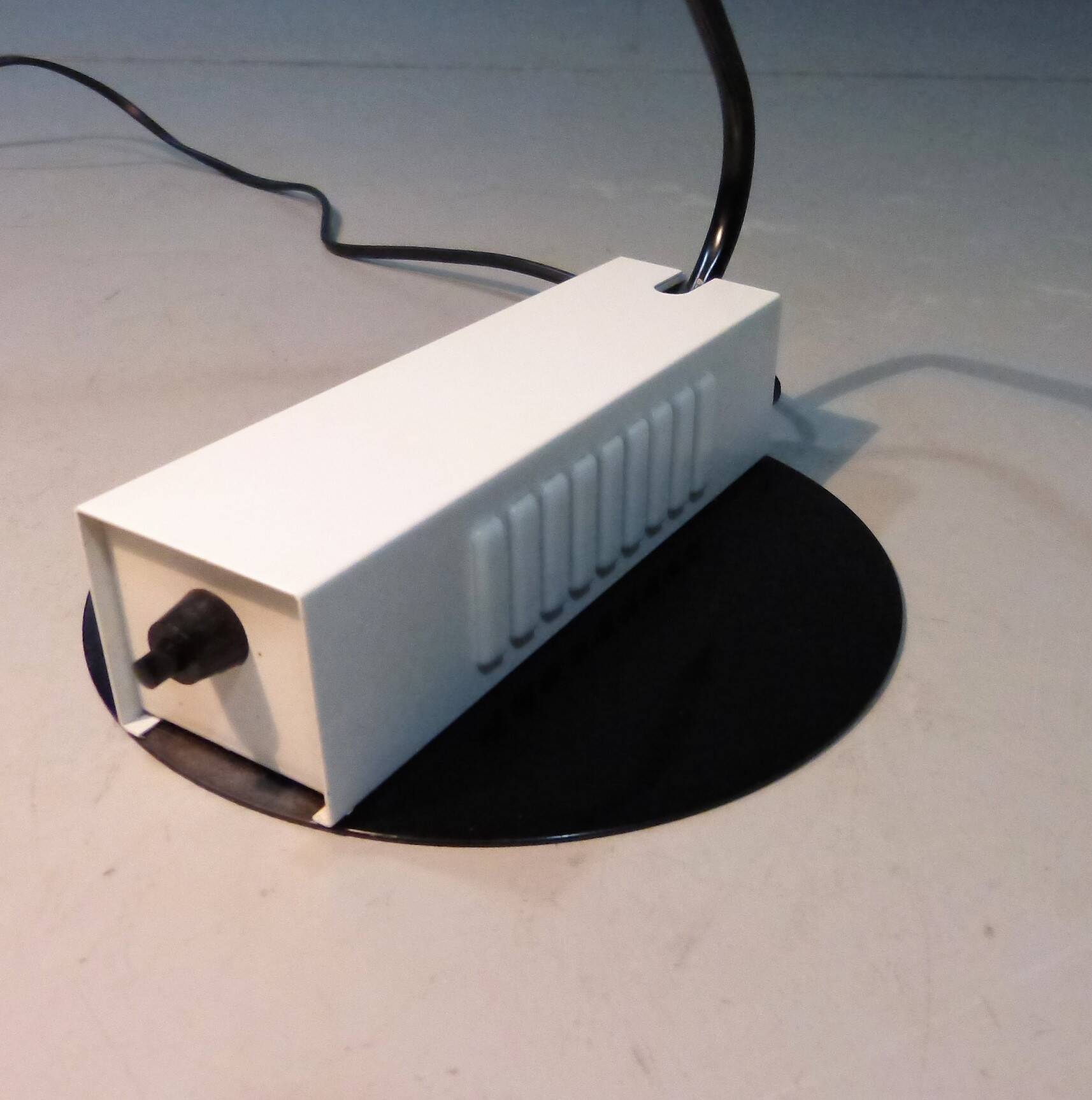 Italian desk lamp in white & black, 1980’s