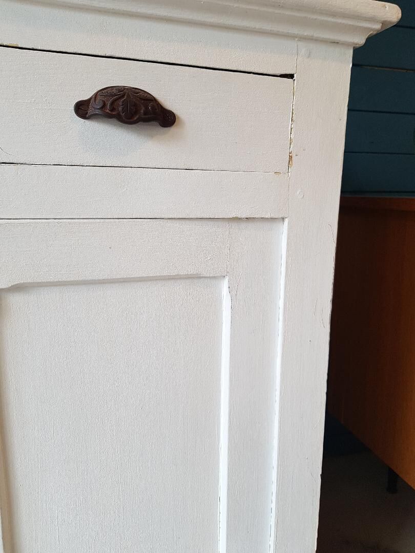 Former parisian buffet white