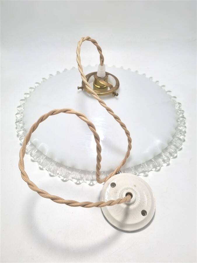 Suspension en opaline blanche