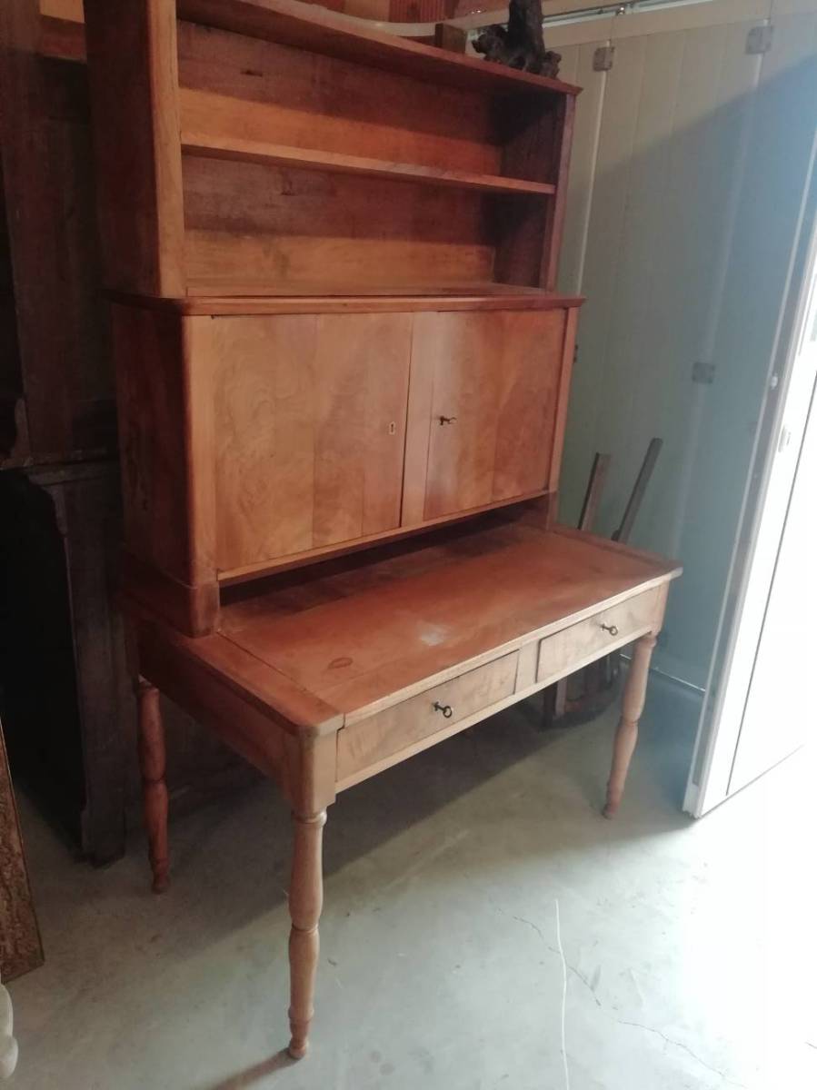 Louis Philippe senior office