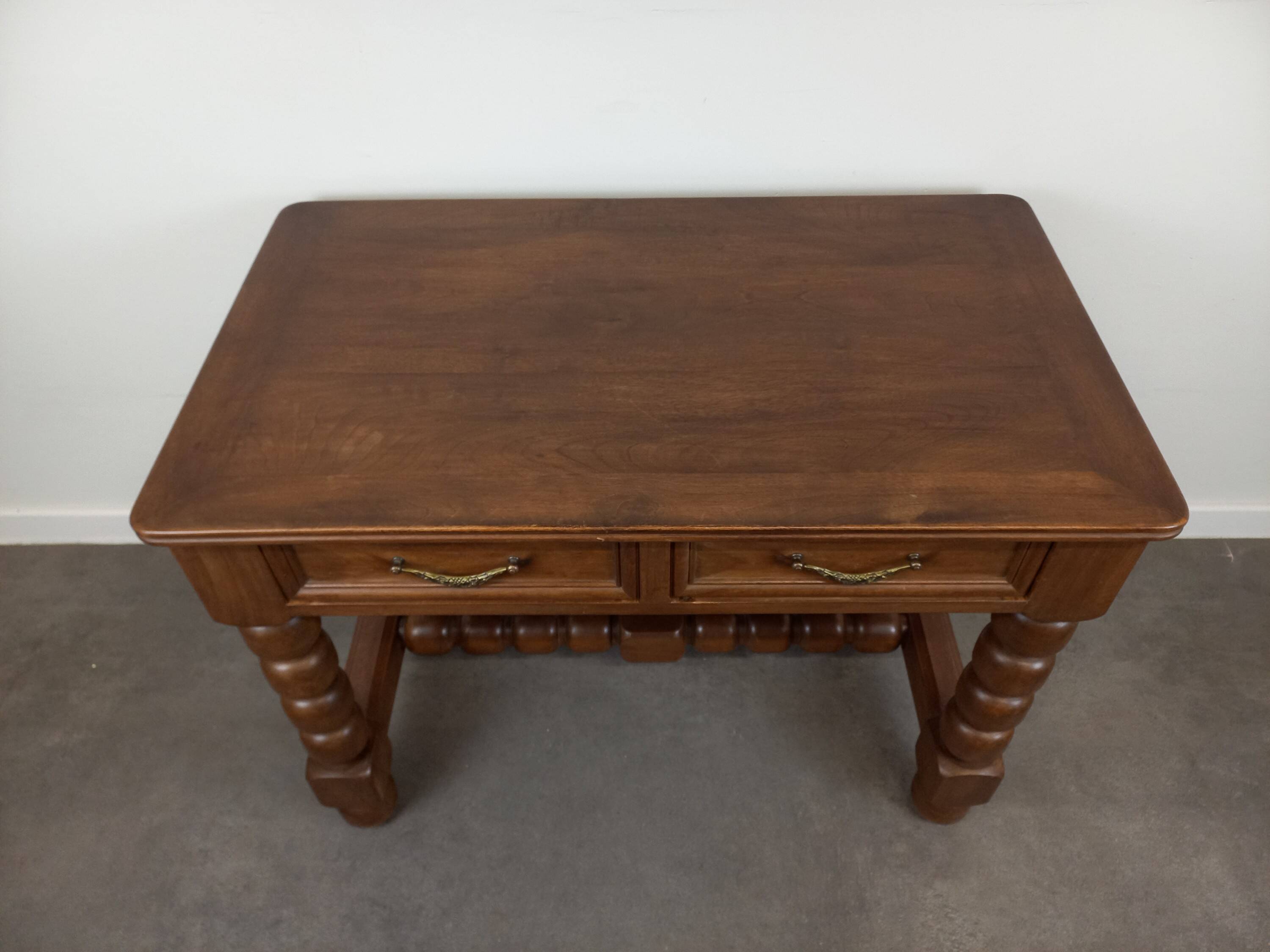 Bureau brutaliste