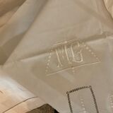 Drap brodé ancien, monogramme brodé MG, 220x348