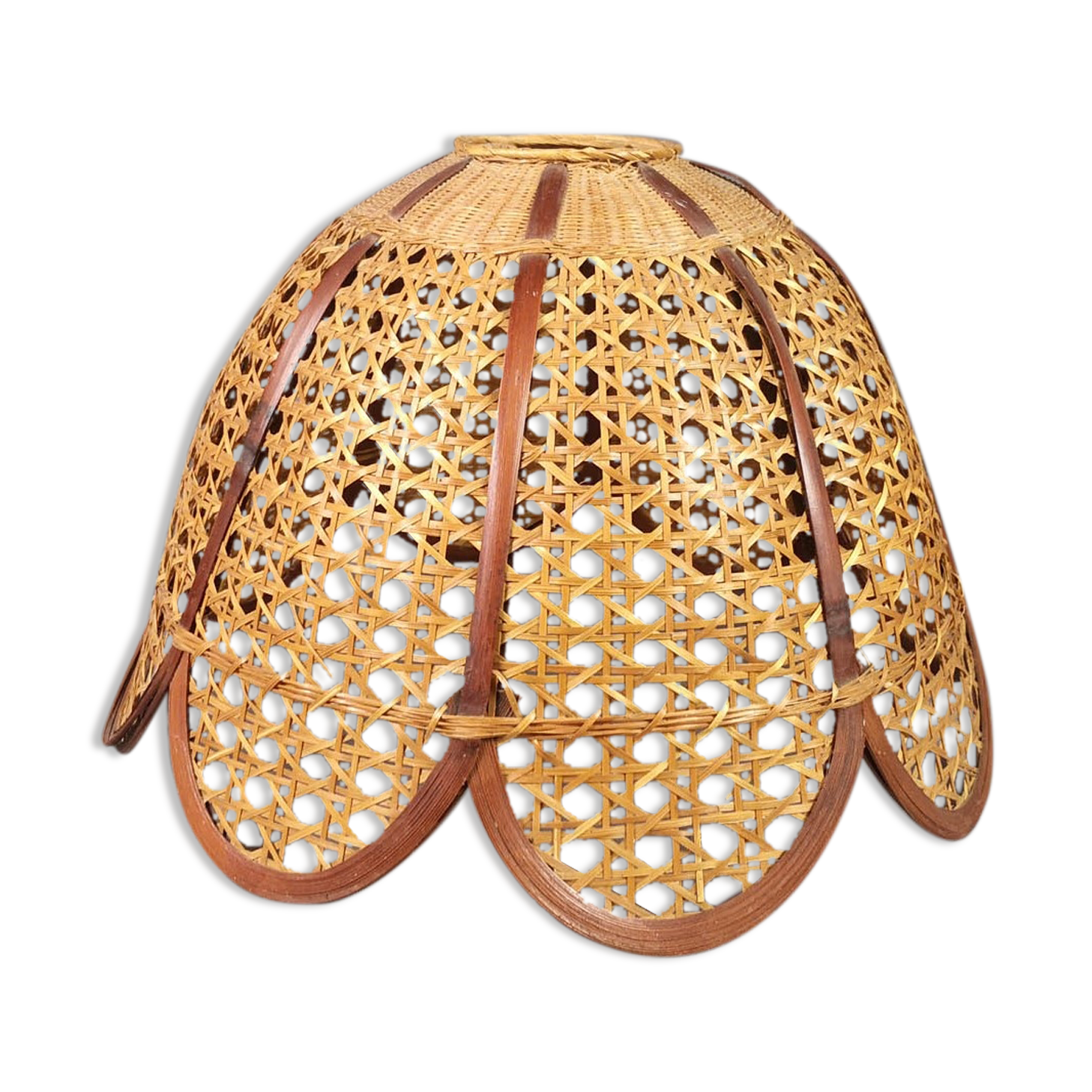 Flower suspension in braided rattan and vintage openwork