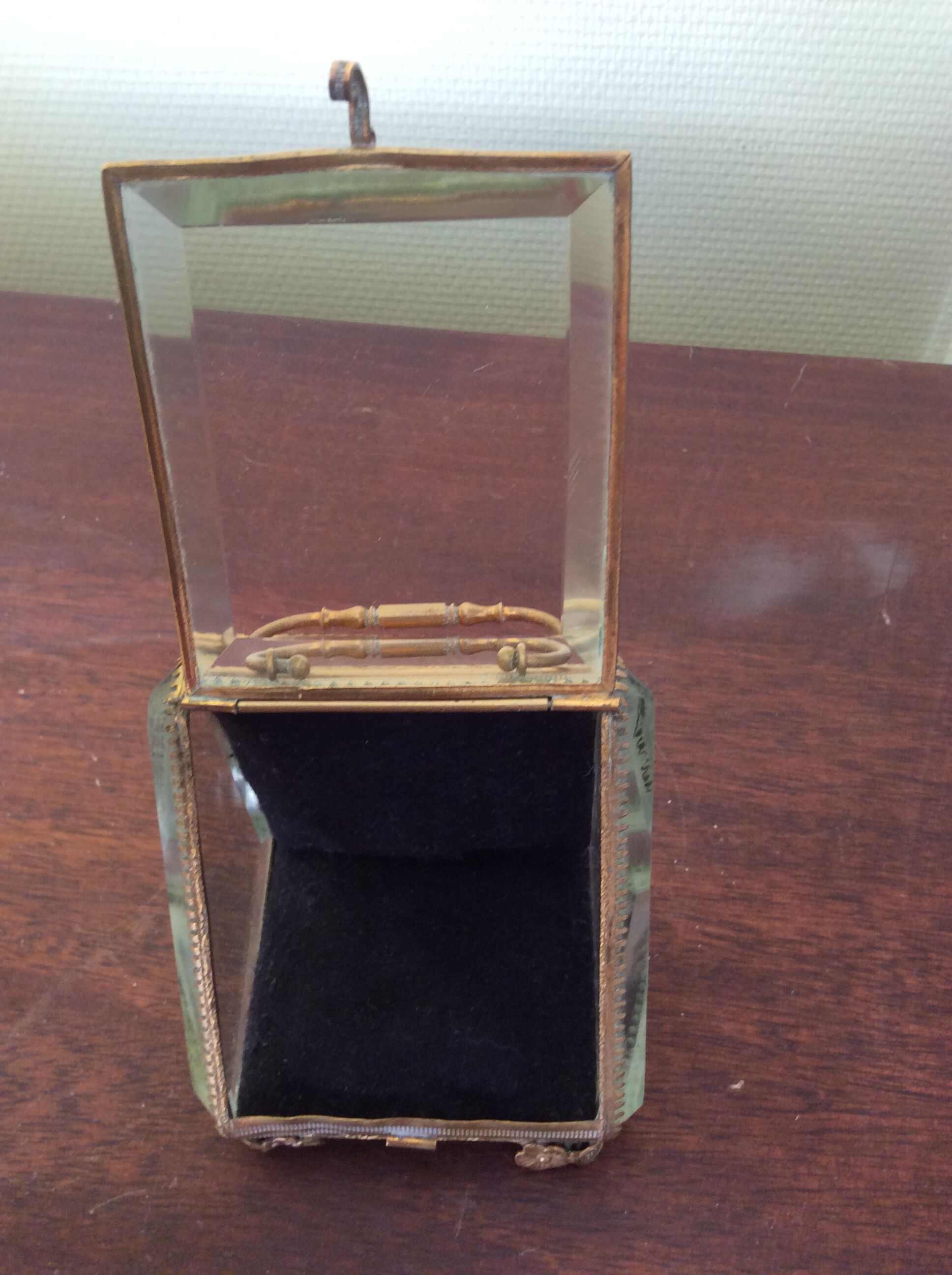 Small showcase for jewelry