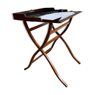 Foldable portable desktop