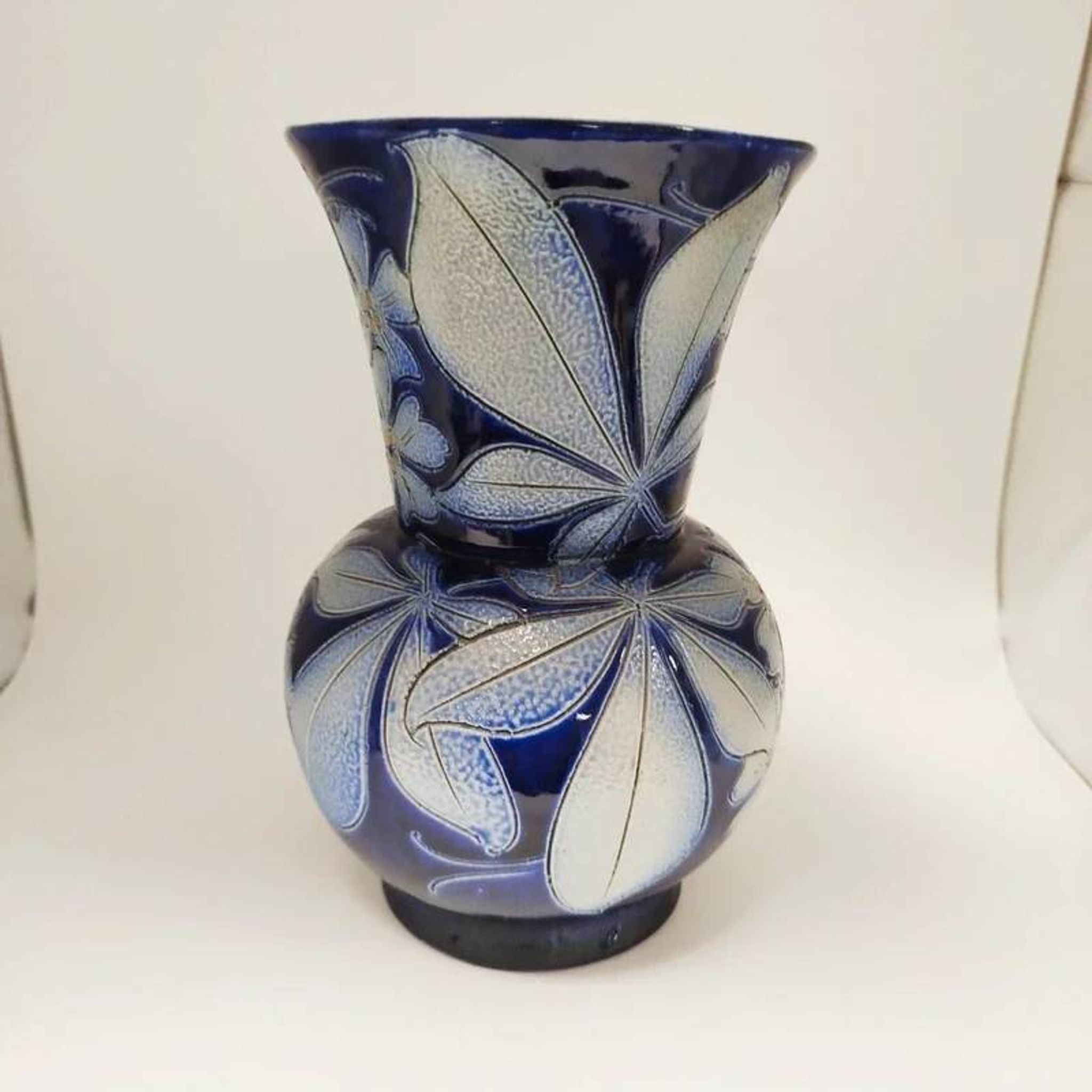 Vase grès d’Alsace Betschdorf bleu décor floral fait main vintage