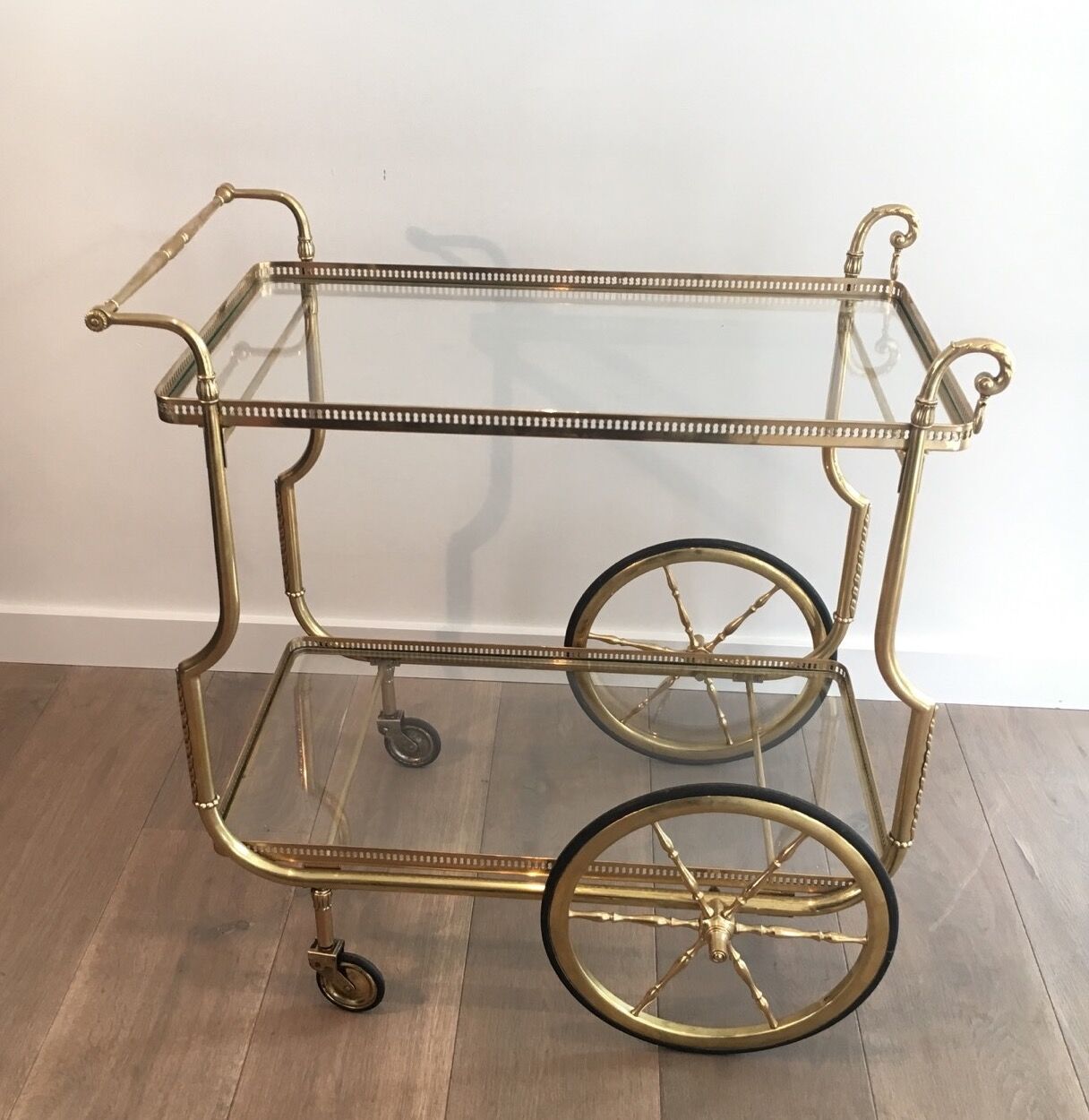 Neo-classical table in gilded metal and glass