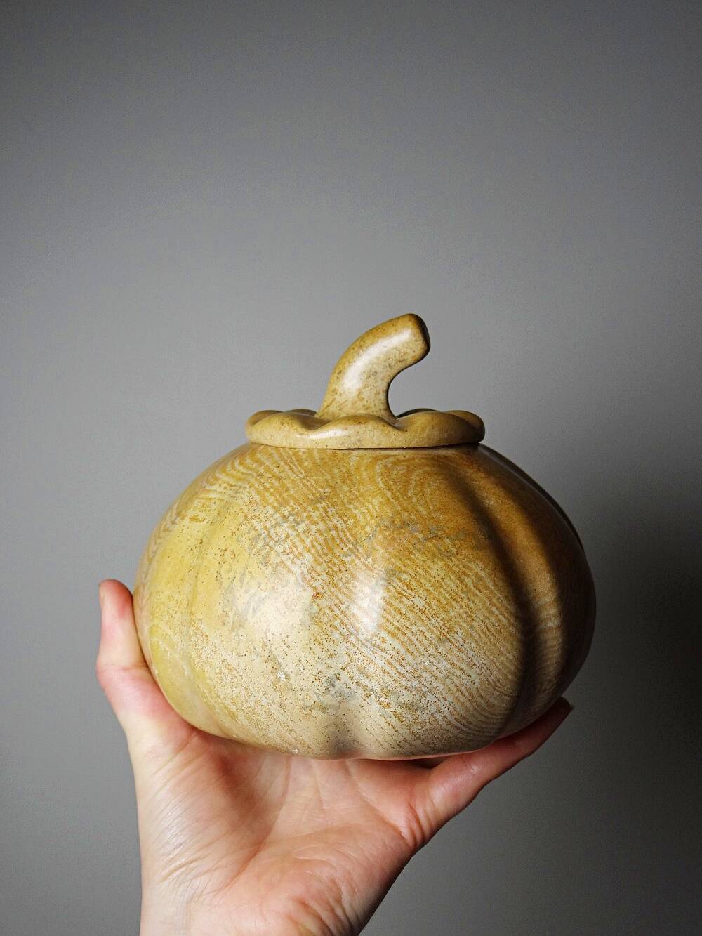 Vintage carved and polished stone box, pumpkin vintage craft 1980-1990