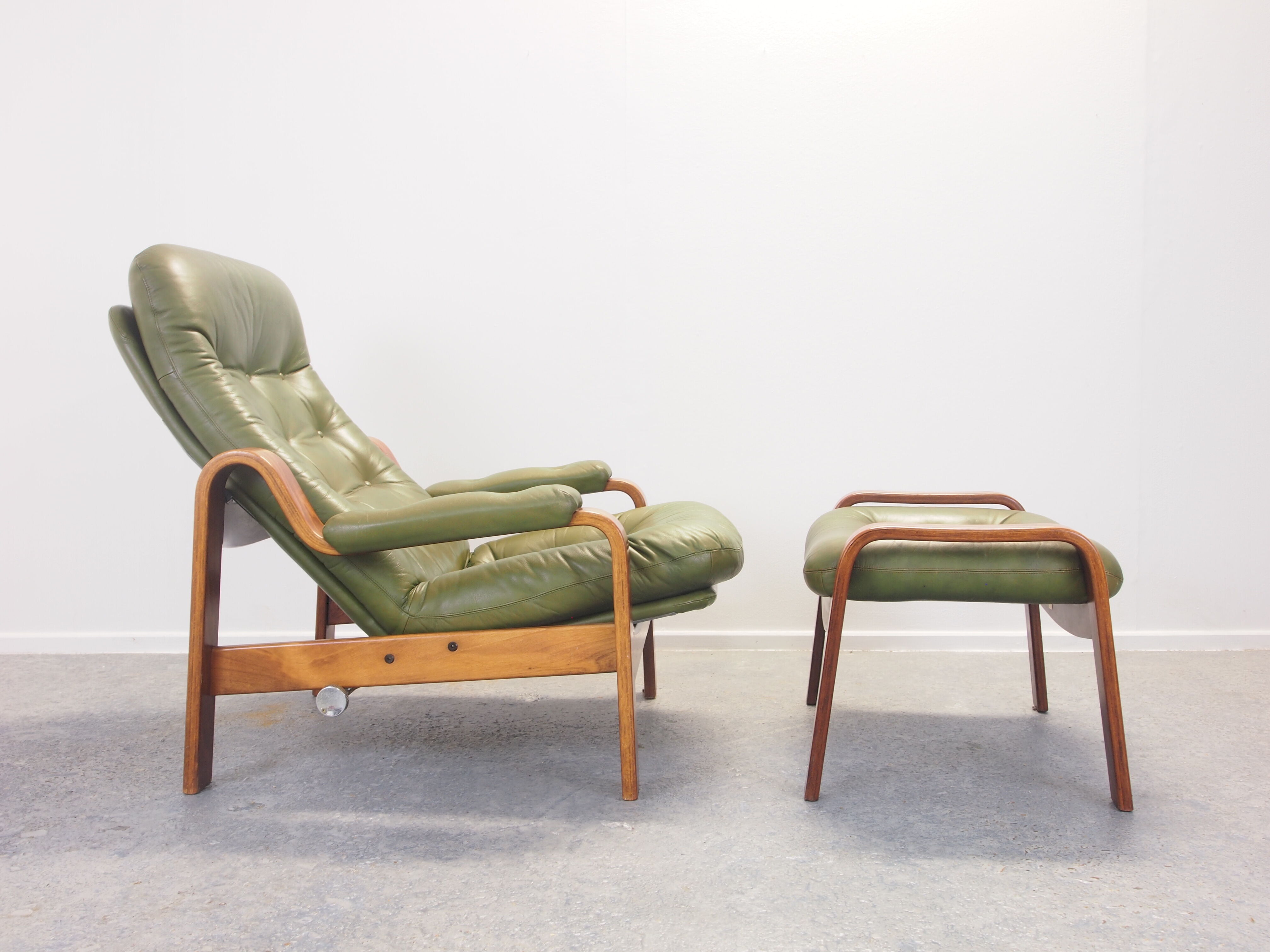 Vintage Scandinavian seventies G-møbel green leather lounge chair with ottoman