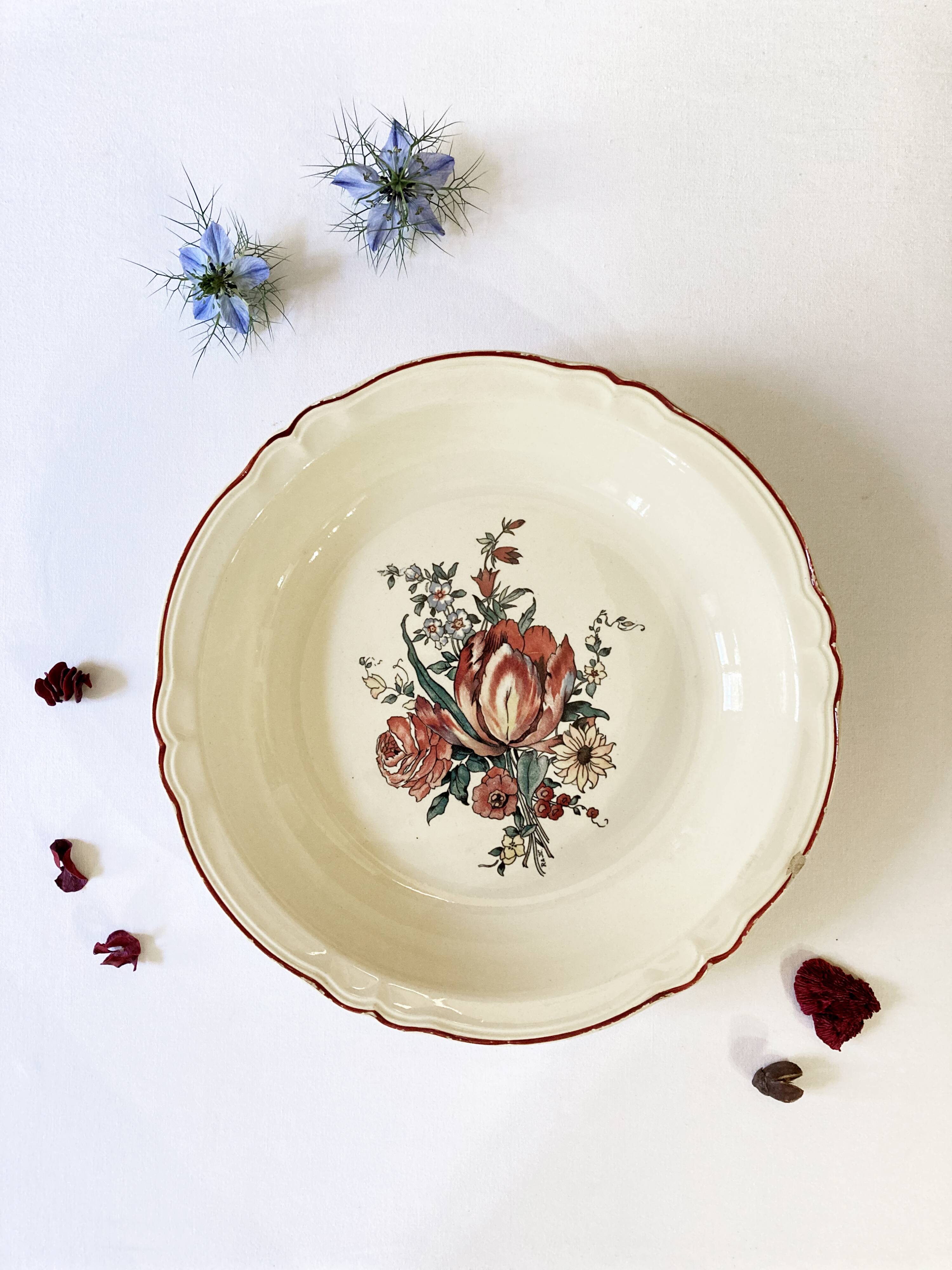 Sarreguemines earthenware dish, Lorraine model